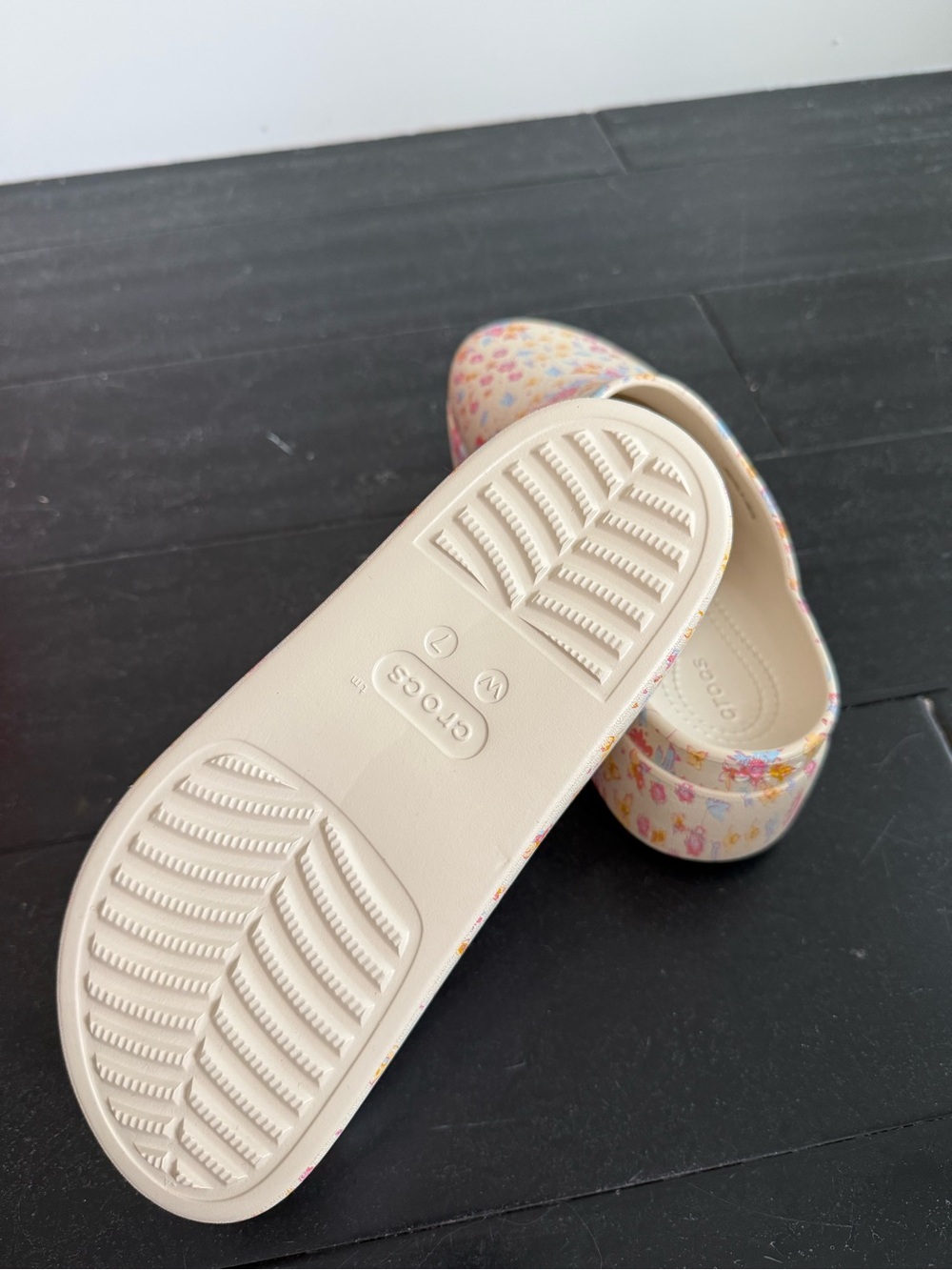 NWOT CROCS Dylan Platform Clogs - Cream Floral Print - Picture 7 of 8